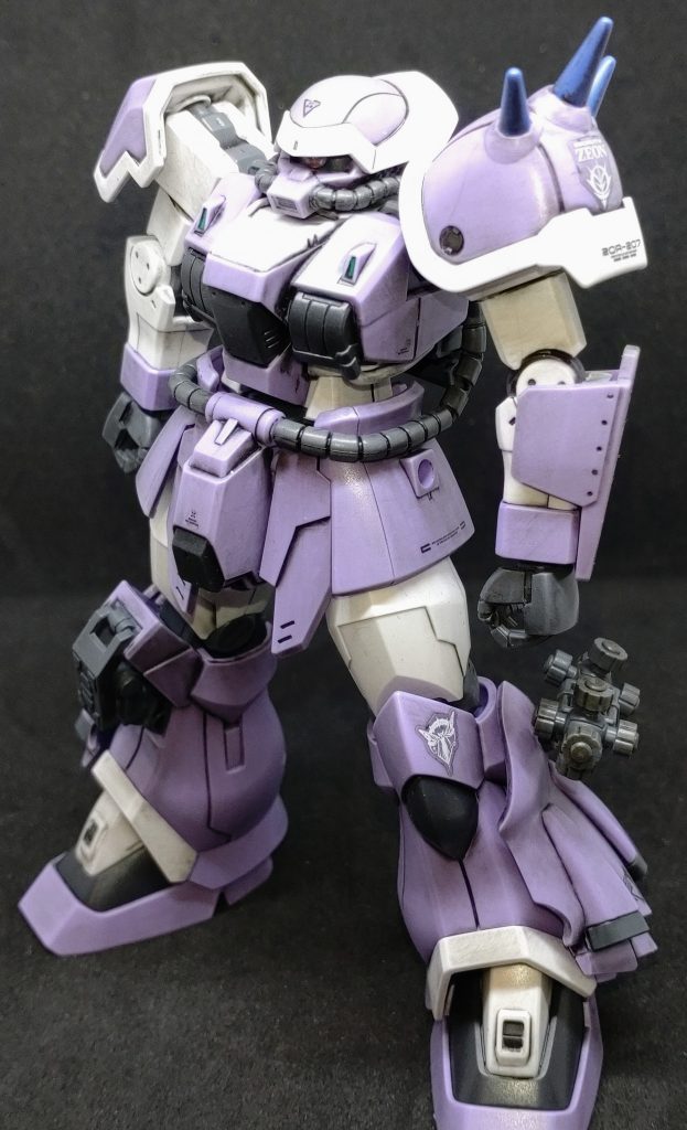 付属のシールの上からウェザリングしたらフチが目立ってしまいました。