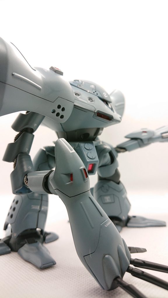 異形のMSですね、高さはないけど横に大きすぎて撮影が難しい…。