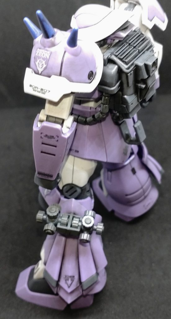 コーションデカールもちょい足しで貼りました。クラッカーの造形が秀逸だと思います。