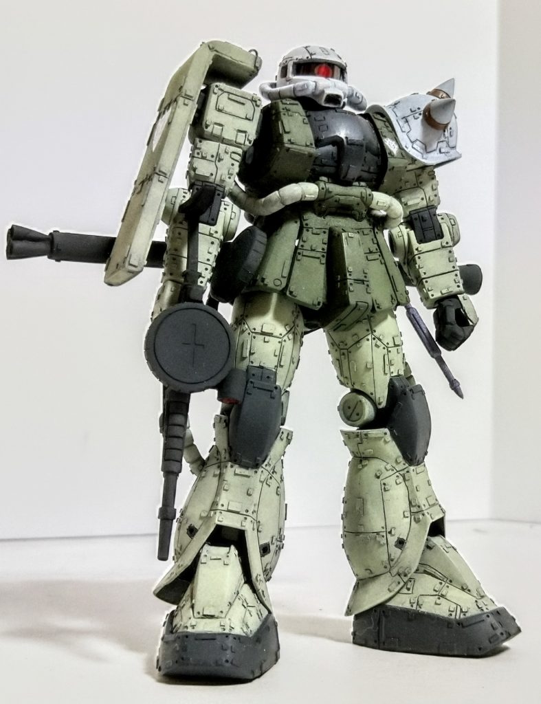 最初は通常のザクF型を作って後にシンマツナガ専用機をと予定してましたがやはりこっちの方がパンチがありますね😃