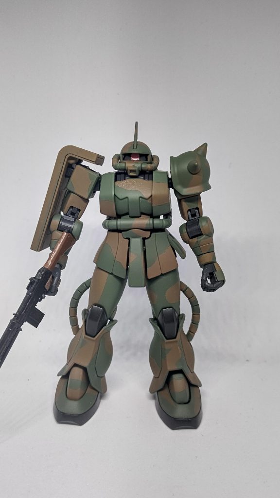 正面の全体像はこんな感じです。迷彩柄をもっと頑張りたい……