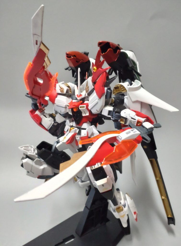 モチーフにはありませんが、せっかくウイングゼロ炎を使用してますのでカレトヴルッフを装備してポージング。