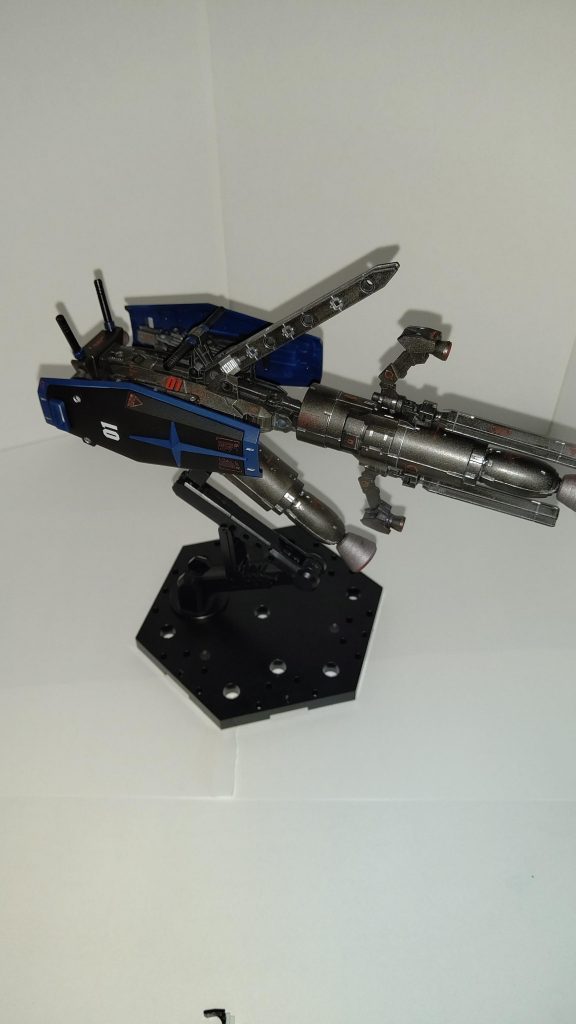 バックパック。ビームサーベル4本とシールドを二枚はサブアームに装備。ミニガンのベルトタンクも装備これに装備させます。サブアームがめちゃくちゃ好きです。