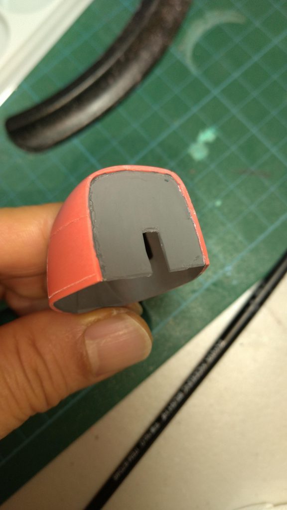 肩アーマーはボディーに固定せず、可動出きるように加工した結果、いかり肩感が増しました。