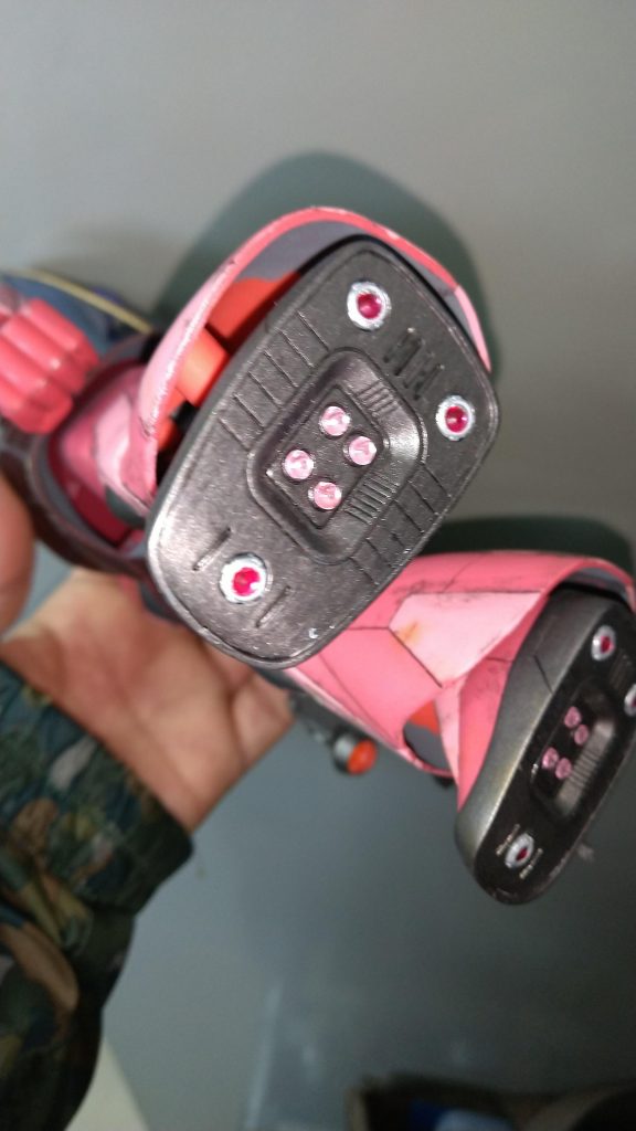 見えない足裏にも100均ビーズで加工してます。