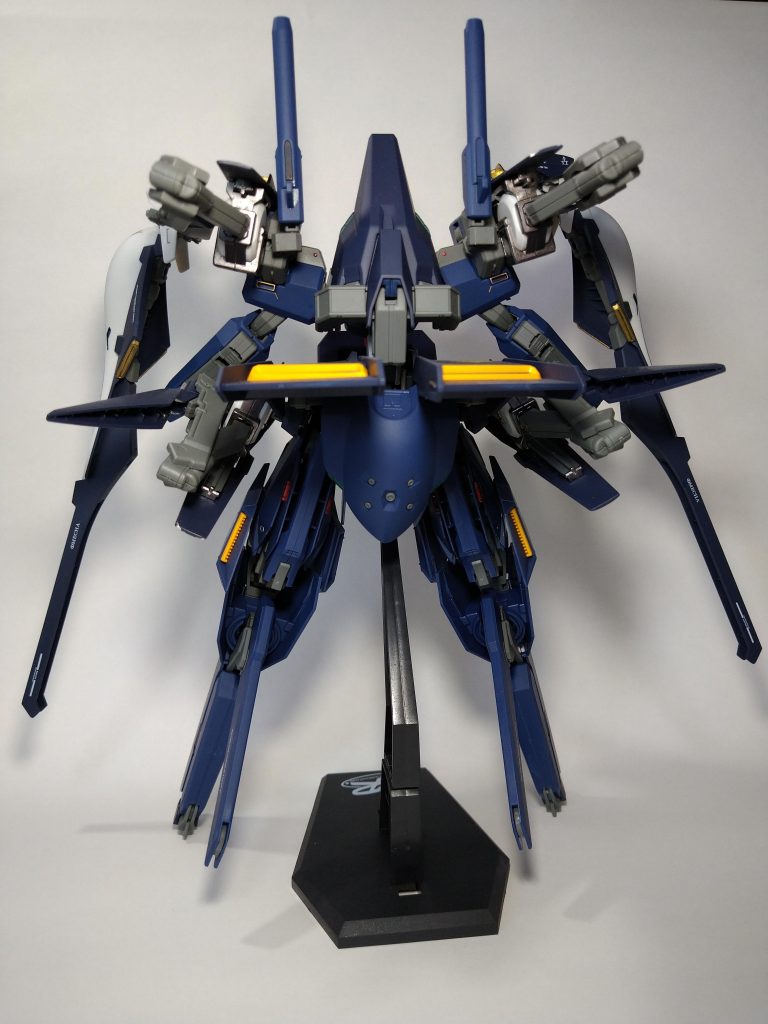 バックショット。背面の手抜きがひどい。デカール一枚ぐらい貼れ。