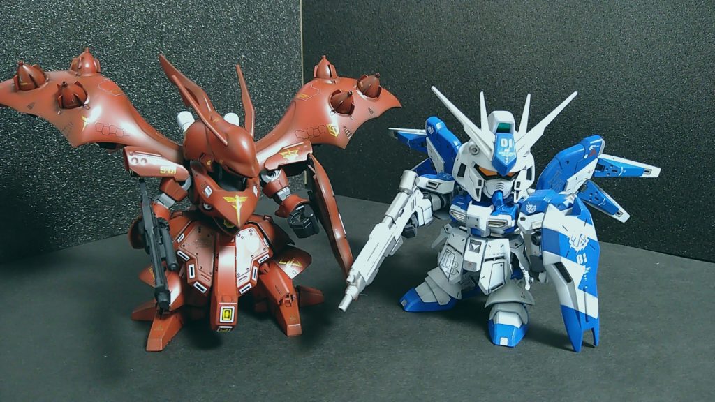 Hi-νガンダムに比べると横幅が全然違います(￣▽￣;)