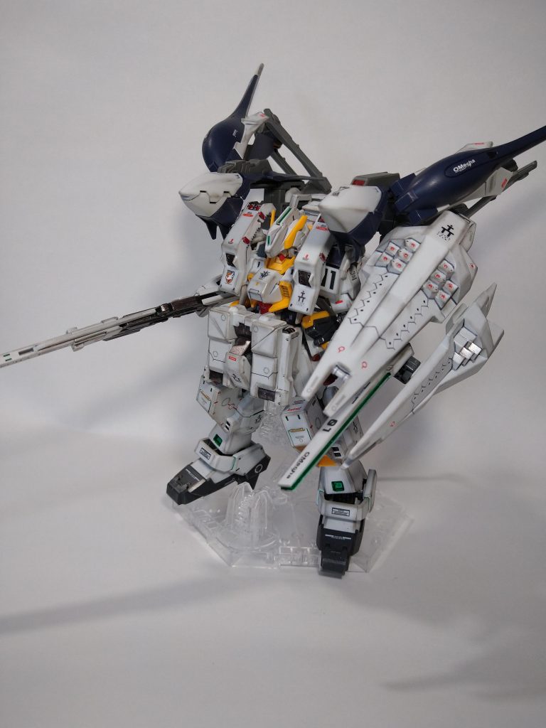 ヘイズル・アウスラ第四種兵装。ウェザリングの練習台第一号。強化型シールドブースターが余っていたので2枚持ちに変更。干渉するため斜めに角度調整したウインチキャノンがなんかお気に入り。