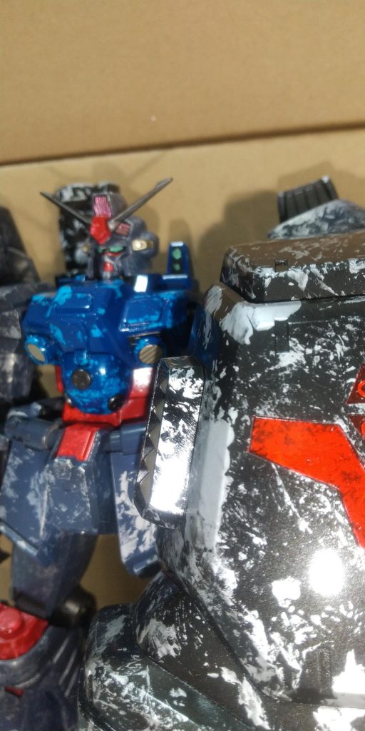 盾の色分けのマスキングもかなり上手く行きました。