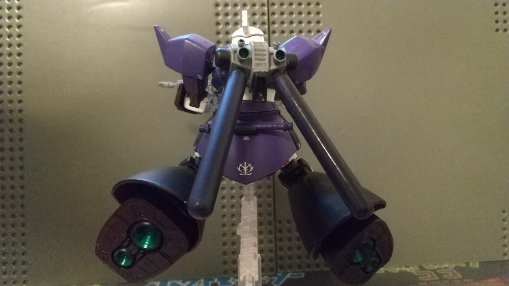 後ろから                                                            スラスターのギラつきが良い感じです。