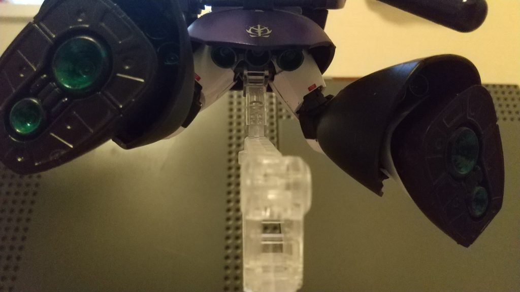 スラスターなど 内部はガンダムマーカーのメタリックグリーンで塗りました。 この色めっちゃ好きです。