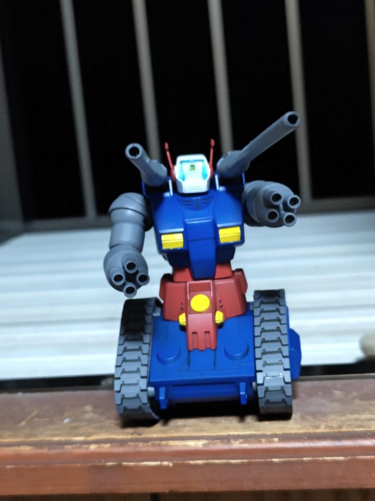 意外とでかい色は基本に忠実にパイロットのヘルムも塗ってみました