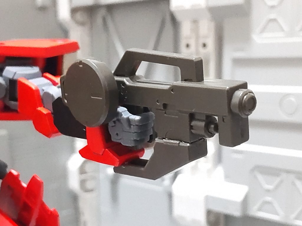 ショートライフルはバックラーの邪魔にならないよう右側パンマガジンと短いタイプのハンドガードに改造しています。何気に今回のお気に入り