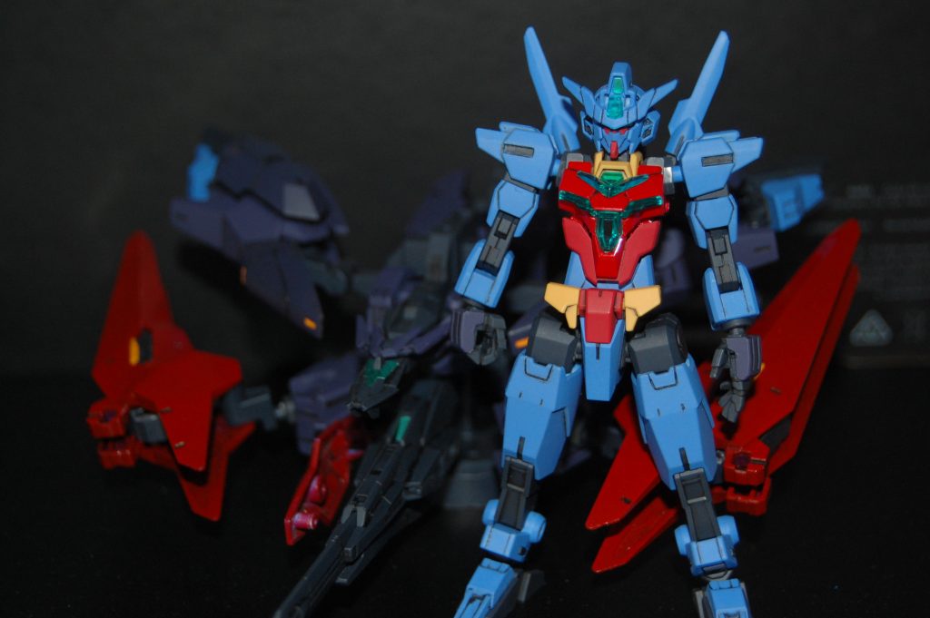 合体系のキットはあまり興味がなく今まであまり触れてこなかったのですが、このコアガンダム、単に換装だけでなく形態進化や後継機もこれ一体の流用で表現できる可能性があることに気づいて見る目が変わりました。例えばコマンダー系でもキャプテンガンダム系でも、それぞれ1から作らなくてもいいのは便利そうです(体色の制限はあるけれど)。ガンプラ製作の表現の幅を広げてくれるキットだったんだなーと、今更ながら思いました。