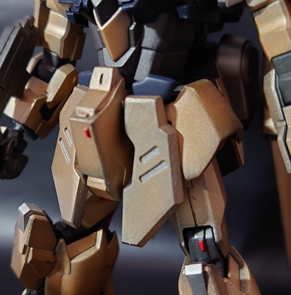 脇腹は削り込み腰回りは全て自作しました