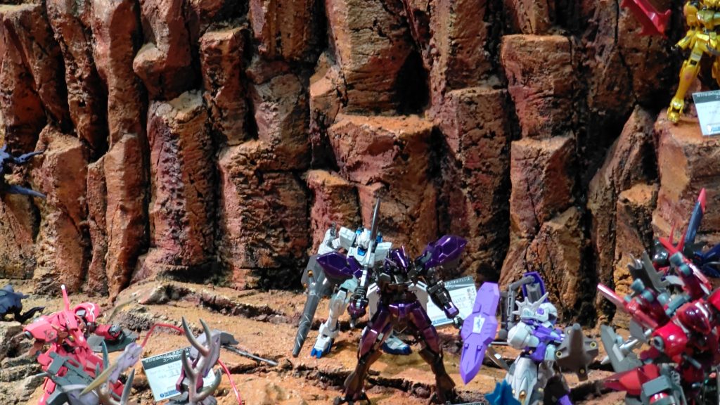 (5/3追記)本日飾ってもらいました奥の方だったのでうまく写真とれませんでしたが、飾ってもらえて良かったですつか、噂の鉄血アッガイが噂以上にすごかった。もっとゆっくり見たかった