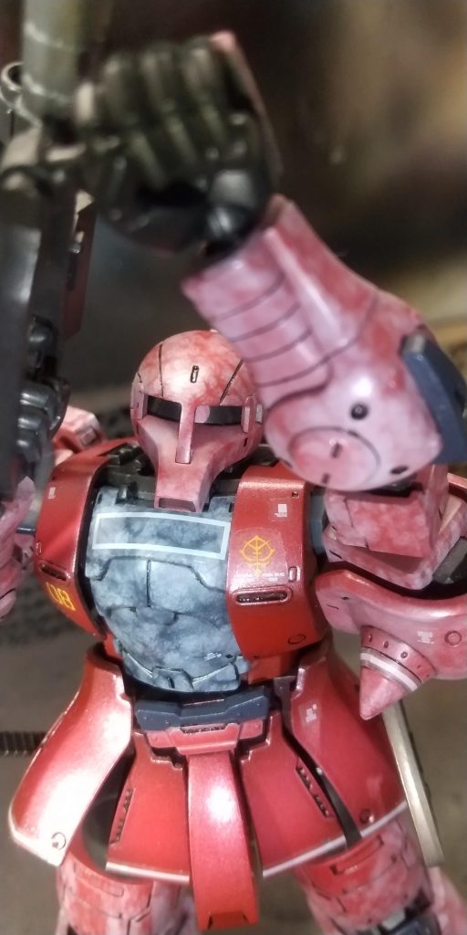 大理石調とそうでないところの色のメリハリ。赤は同色で塗装したあとメリハリをつけるため大理石調にしました。 