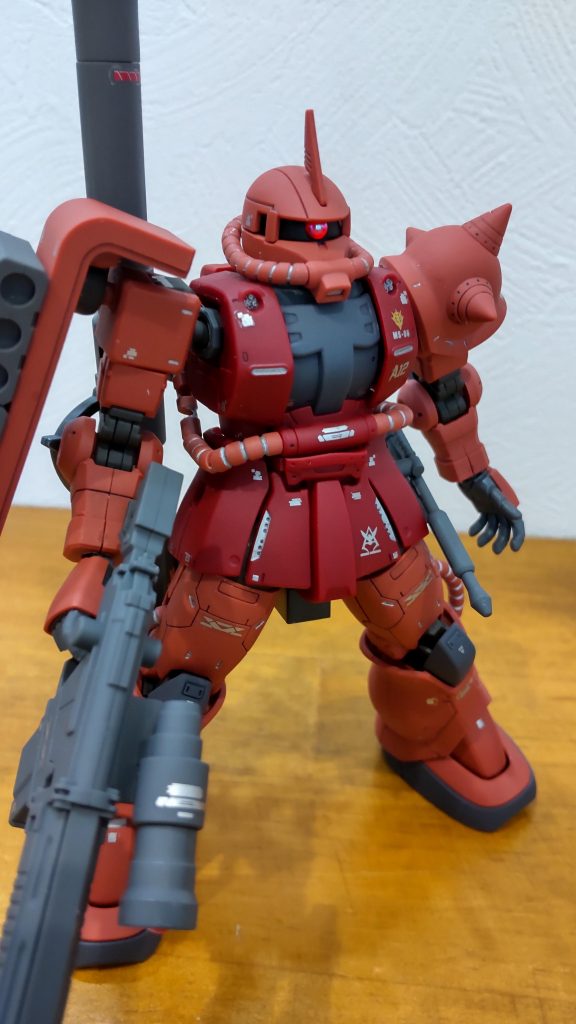 以前に作成したHGガンダムに合わせてモールドにシルバー、デカールも同じくRGキャンペーンの箔押しの物を使用し、派手目の仕上がりを目指しました。