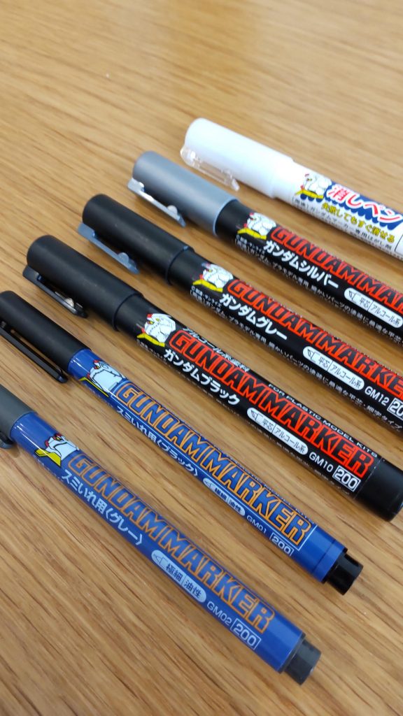 部分塗装だけですが、ガンダムペンのみで仕上げました。