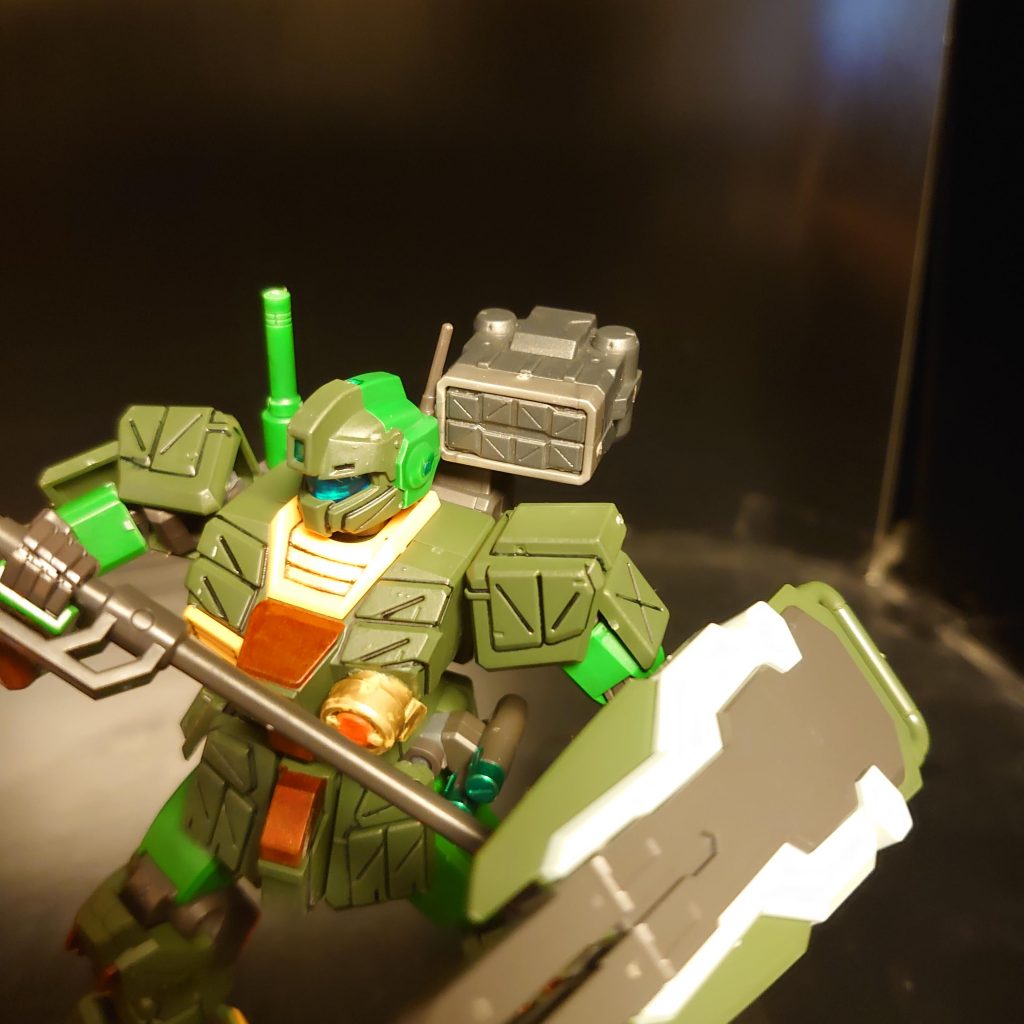 追加武装その1。左肩部8連装ミサイルランチャー。突撃前の牽制に。