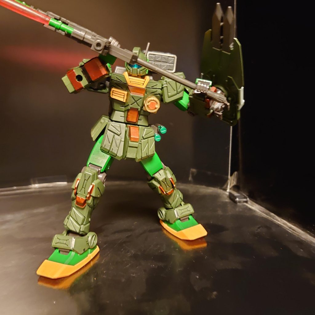 追伸。前腕部、胸部、膝の赤い部分はロイヤルメタレッドで塗ったわけですが、