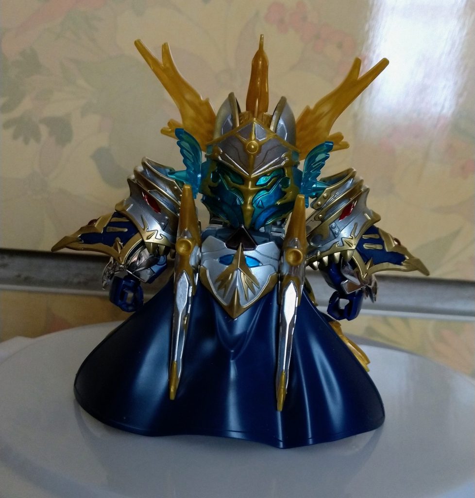 後ろはこんな感じ。まず初めにアサヒペンの「メタリック調シルバー」を吹いて、その上からクリアーを吹く。その後ガンダムマーカーで塗装しています。使用カラーはシャインシルバー、コスモメタブルー、ロイヤルメタレッド、ゴールド、ヘビーガンメタリックで塗ってます。一度スプレーで塗装してはいるものの、ガンダムマーカーも結構使ってるのでダメ元でガンマカ企画に出してみますww……弾かれますかね?(;・∀・)