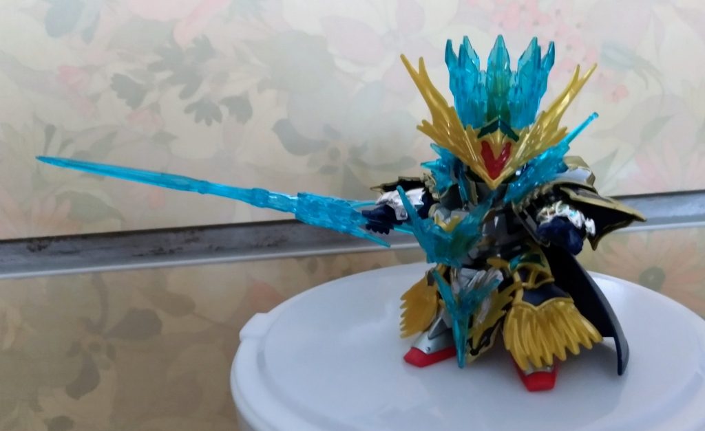 LGBBが素体なので稼働はいいですね。ポーズも取りやすいのですが、鎧が干渉して思ったよりも動かしにくいwさらにSDの割に剣が大き過ぎる……これHGサイズですよね?(;・∀・)