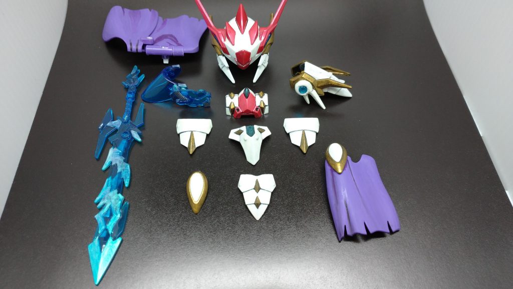 鎧は二種類付属していたので、カードの画像と一番近そうなデザインのものを選択。