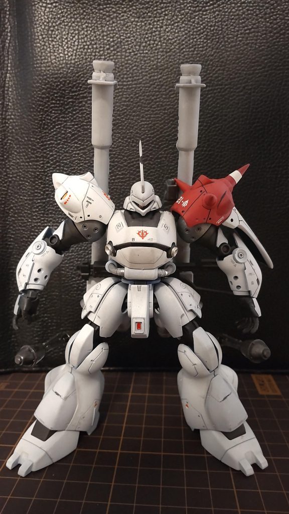 30年振りプラモデル作成3作目になります。HGUCケンプファーを小改造してます。肩アーマーと頭部アンテナをプラバンとパテで作成しアクリジョンで塗装しました。なかなか上手く出来ないですね、、、