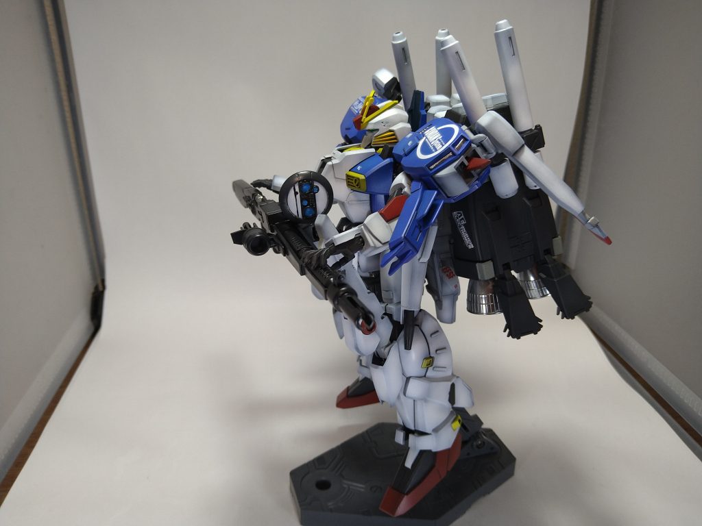 バックパックがデカすぎてアクションベース無いと立たないです（笑）