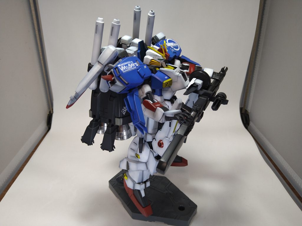 注文したデカールが間違えてMG用だったので肩のマークがデカすぎるけどこれはこれでカッコイイかとw