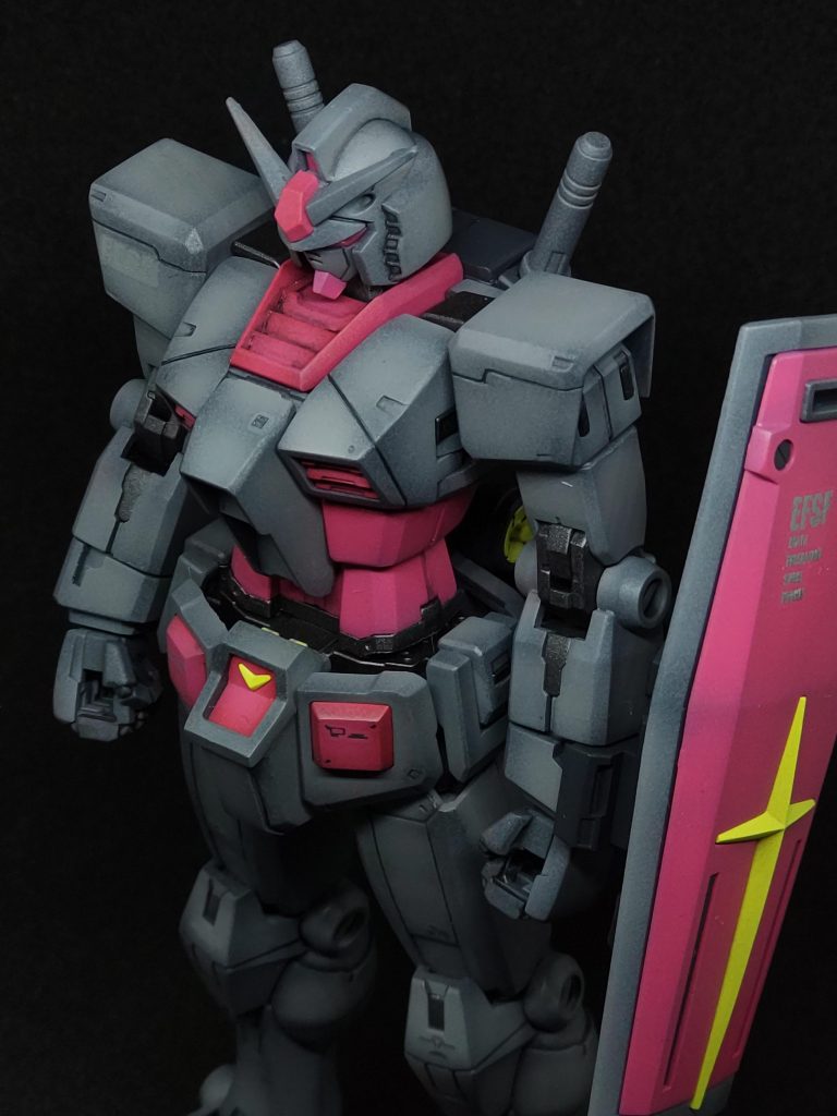 黒背景で斜め上から。