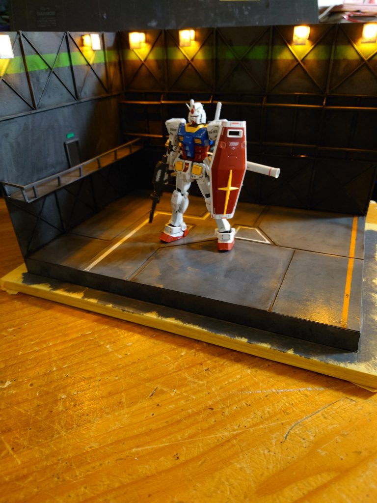 プラ板・プラ棒でこつこつと作りました。RGのガンダムは去年の父の日に子供達からプレゼントされた宝物です。