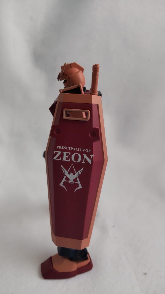 加工箇所です。胴体側面の分割線、腕部モールド、リアアーマー、ポリパテで埋め。バーニアをWAVEの市販パーツに置き換え。ライフルのスコープにHアイズを腰v字、シールドの十字を無くしました。 左腕、シールド、ランドセルにネオジム磁石を埋め込んでおり、これは初の試みです。うぁ…シールドのデカール曲がってる…