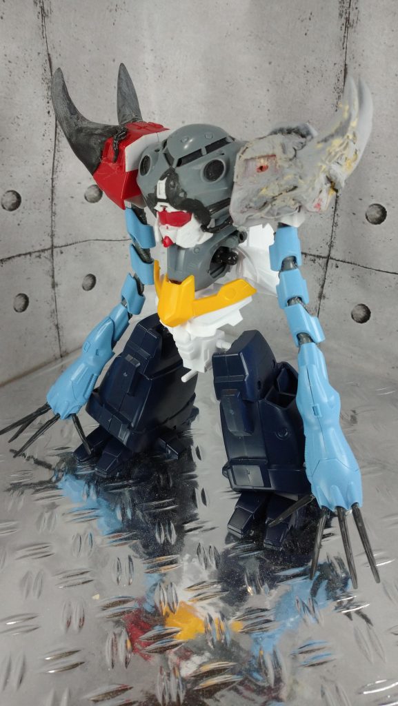 制作途中の一枚当初は顔が3つあると化け物感が出るかなと考えてましたが手間と時間の関係で色々切り詰めていきました。