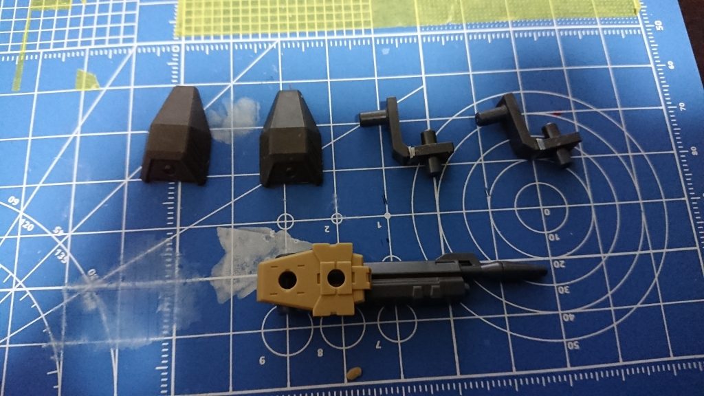 腰部分はストライクのライフルをハイパーカットソーでカットポリキャップと稼働軸をいれてるので角度をつけることもできます