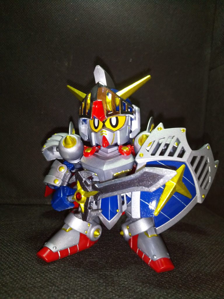 武器の剣とランスは細かく塗り分けしてみました。リアルビルドの騎士ガンダムを参考にしました。