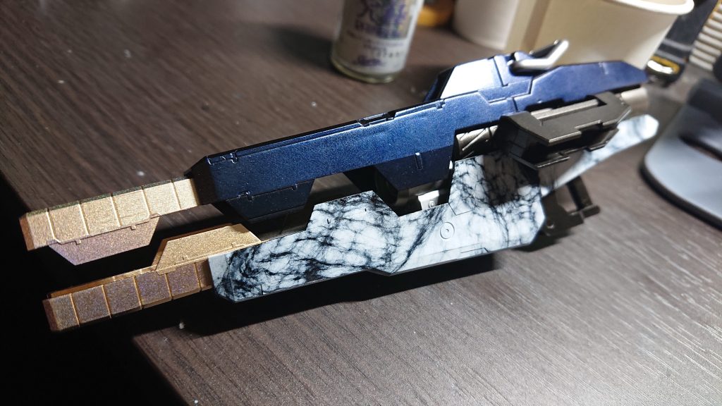 見にくいですがGNバズーカ及びGNフィールド発生部のゴールド部は究極レインボーを薄く吹きました。