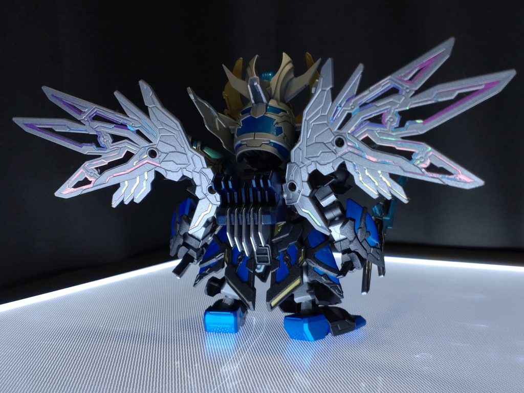 背面羽根の装飾は墨入れでなんとかならないか考えたのですが、結局今回やりたいイメージと合わず、100均の偏光テープを細く切って貼ることに。。。