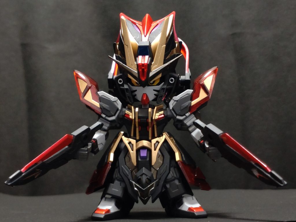 肘関節可動のため、一度腕を肘から上下に切り離し、MSGジョイントセットDのシンプルジョイントを導入しました。腕だけ長くなってしまうので、足も2mm程度延長しています。