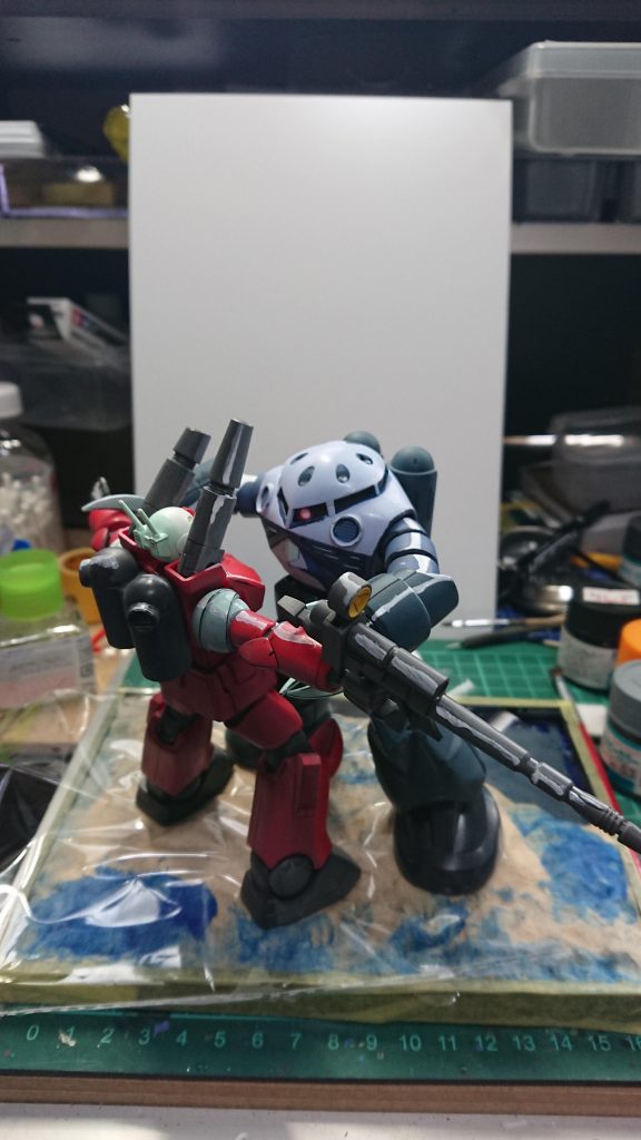 粘土の上に配置して大まかな仕上げイメージで位置決め。