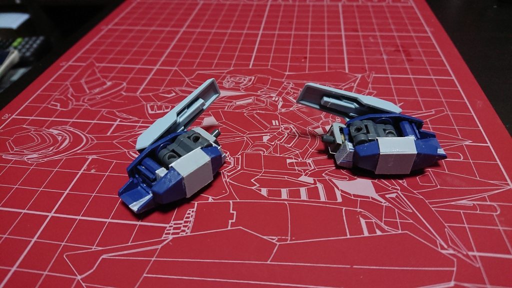 脚部追加ブースターの作成使用パーツはライトニングの肩と腰パーツ、ジャンクパーツ数点パーツみてたら「これ、ブースターにして脚に追加すればいいかも」となったのが発端です