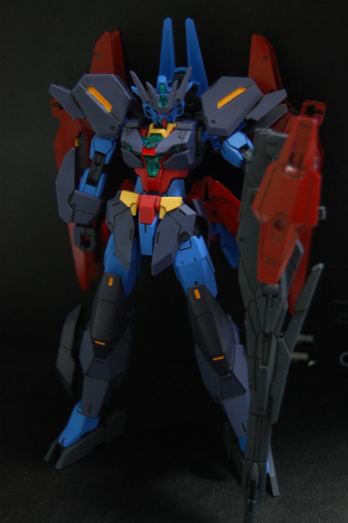 マスクと肩のセンサービットを取った版。そもそもユーラヴェン自体がかっこいい。テルティウムのブースターはシルエットはピッタシなのですが、ウイングパーツとして使ってしまうと少し太くてやぼったいですね。余剰パーツで適当に背中につけましたが、もう少し外側についてたり動かして表情がつけれるとよさそうなので丁度よいジョイントパーツをのちのち見つけていこうかと思います。