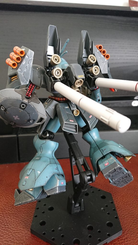 シナンジュステイン？のバックパックを取り付け「速そうな感じ」を。