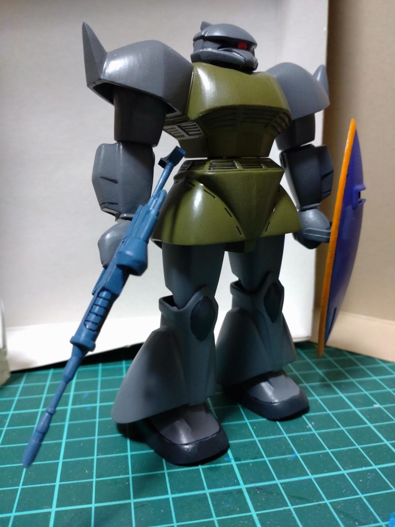 手首は角度を調整。そのままだと下腕部に干渉してストックが折れるそうになるので。