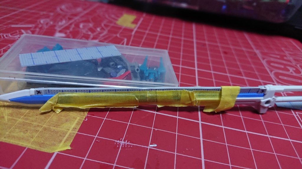 エクスカリバーを改造したアスカロンの途中経過プラ板でそれっぽく見えるように削っていきました最後の方は色塗ればなんとかなるやろ精神でした(笑)