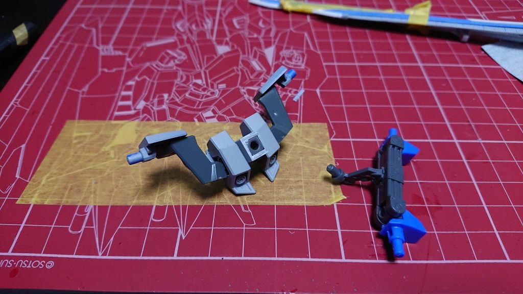 /形態のバックパック部分と/A時の武器マウントパーツダブルオーのバックパックに追加でつけるようにプラ板とポリキャップで接続部の追加、武器マウント部分は以前のミキシングで使用したあまりのAGE2の肩接続パーツを使用