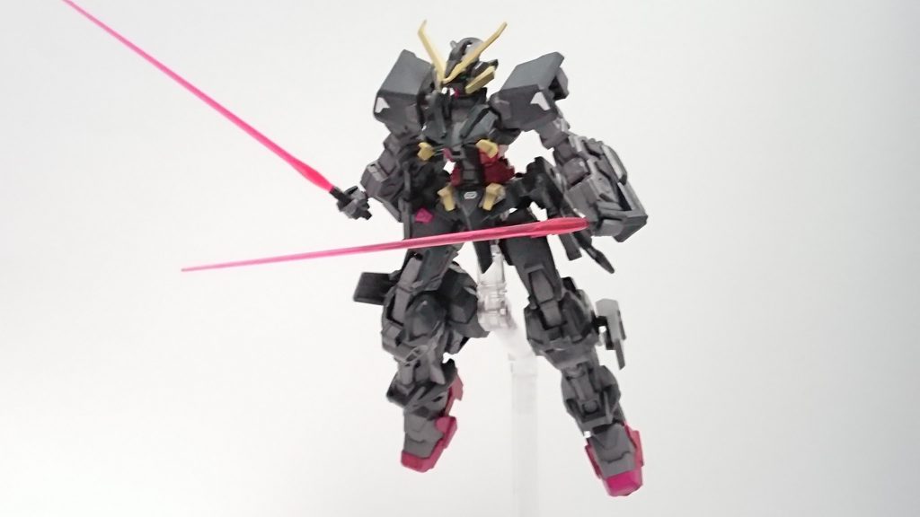 脚部ビームサーベル脚部ブースターの装甲部に装備されています