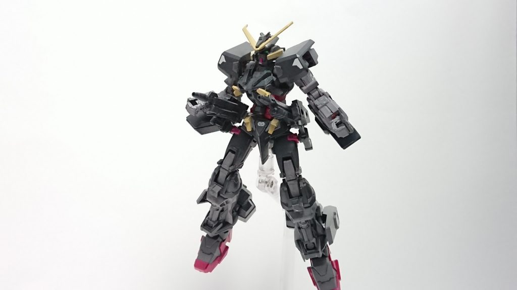 腰部ビームライフルストライクのライフルを小型にし、腰アーマーと一体化させたもの小型に伴い威力は落ちたが連射速度が上昇中距離では相手の実弾処理と牽制、近距離ではつばぜり合い時に使用することで効果を発揮