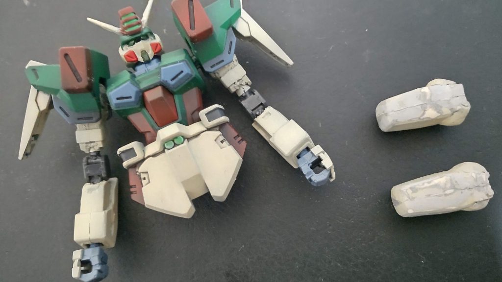 足の合わせ目修正中中にBジョイントを無理に入れた関係で隙間が出来ておりました。隙間がなくなるよう修正しました。